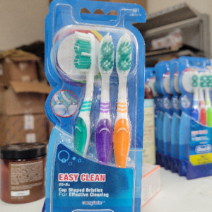 Oral-B easy clean 3 toothbrushes